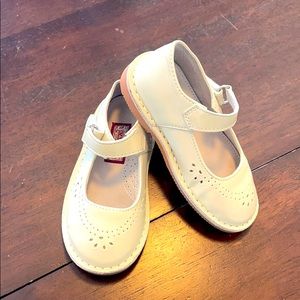L’Amour off white shoes. Toddler girl 8.